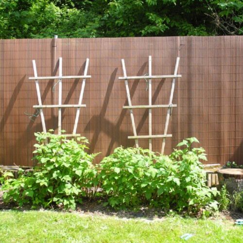 Cañizo-PVC-media-caña-chocolate-separación-ocultación-decoración-valla-jardín-hogar